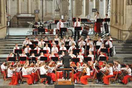 RCMJD students perform for HM The Queen